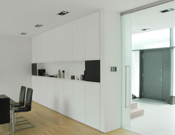 Einbauschränke Wohn-und Esszimmer in Wandnische in MDF