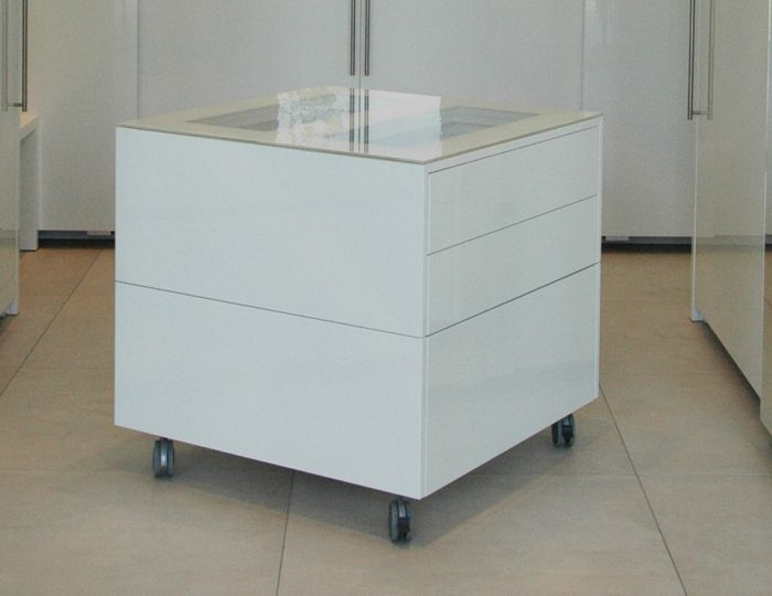 Schubladenkommode mit Glasauflage