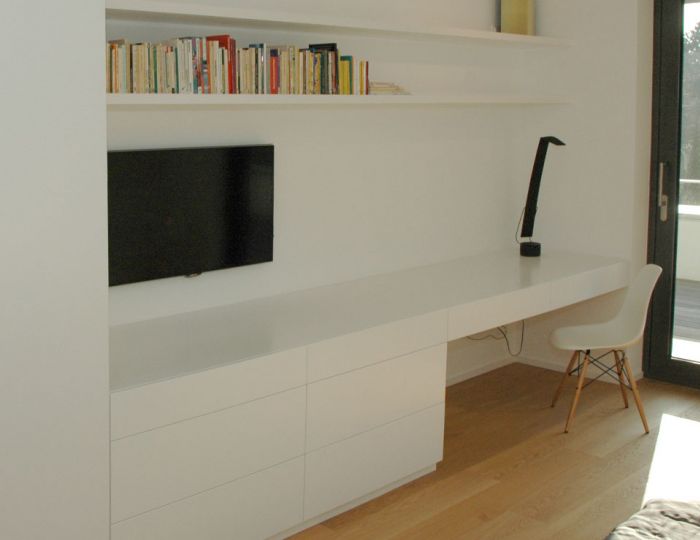 Schrank, Kommode, Regal und Schreibplatz in MDF weiß lackiert