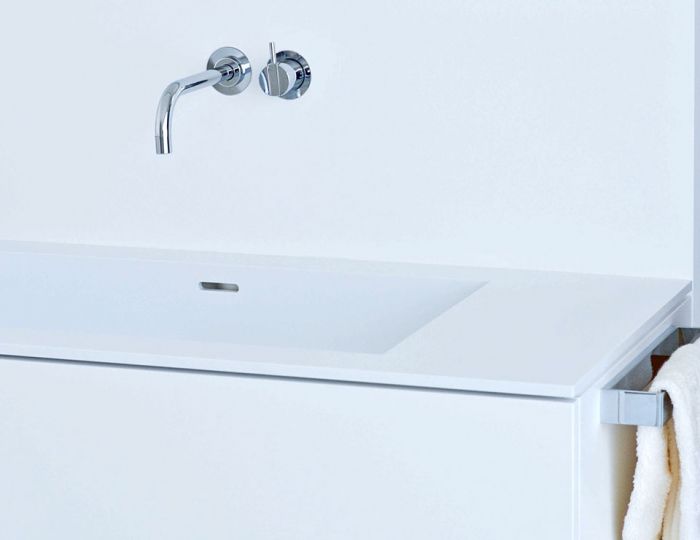 Waschtisch und Spritzschutz in Corian mit integrierten Becken