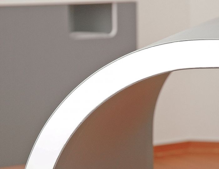 Tisch gebogen und mit Rundung, in Schrank integriert, mit Linoleum-beschichtet