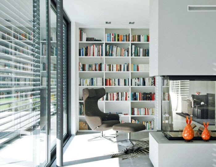 Bücherregal in MDF weiß lackiert