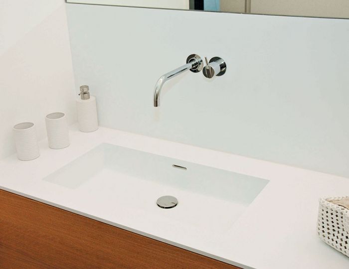 Waschtisch mit Spritzschutz in Corian mit integriertem Becken