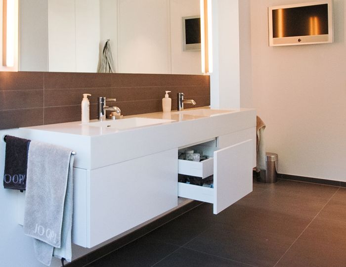 Waschtisch in Corian mit integrierten Becken