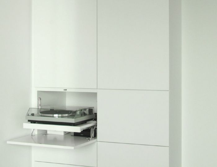 Tablarauszug für Schallplattenspieler und CD/DVD-Einteilung
