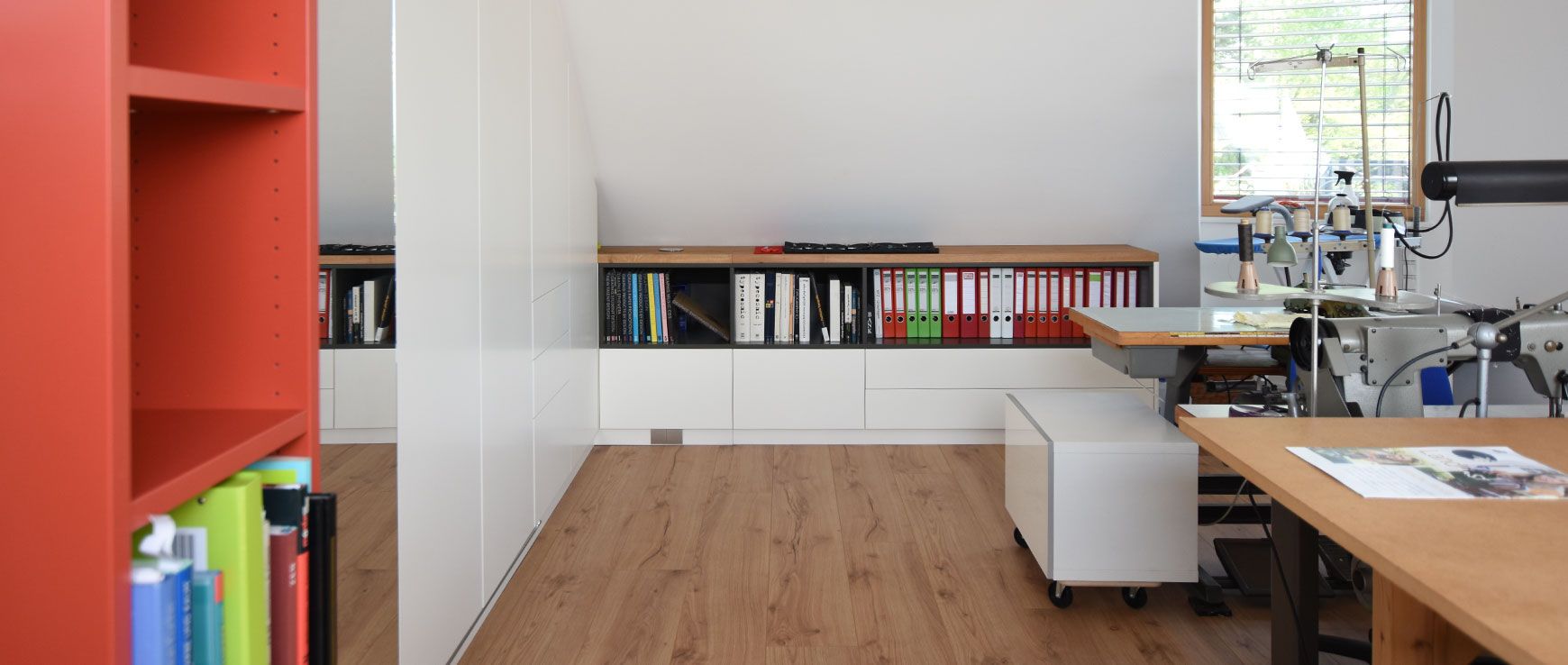 Fronten MDF weiß und dunkelgrau lackiert Fronten MDF weiß und dunkelgrau lackiert