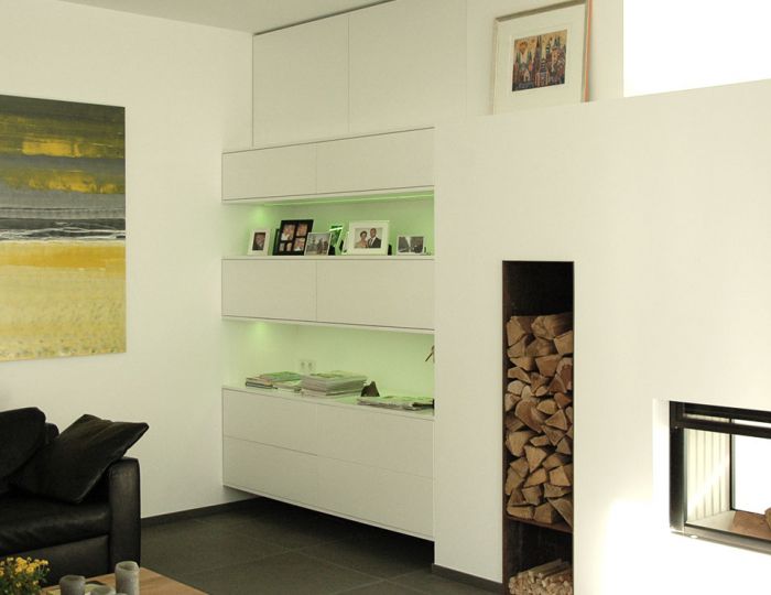 Einbauschrank in Kaminnische in MDF weiß lackiert