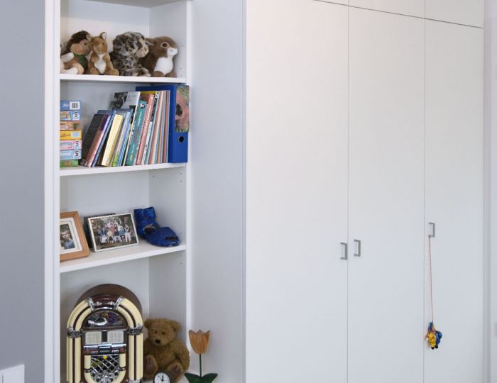 Schrank einseitig mit Schräge