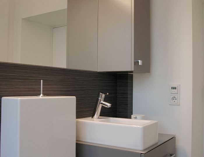 Wandflächen- und Badewannenverkleidung mit RESOPAL SpaStyling BOARD